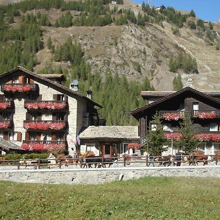 Petit Hotel Cogne Exterior photo